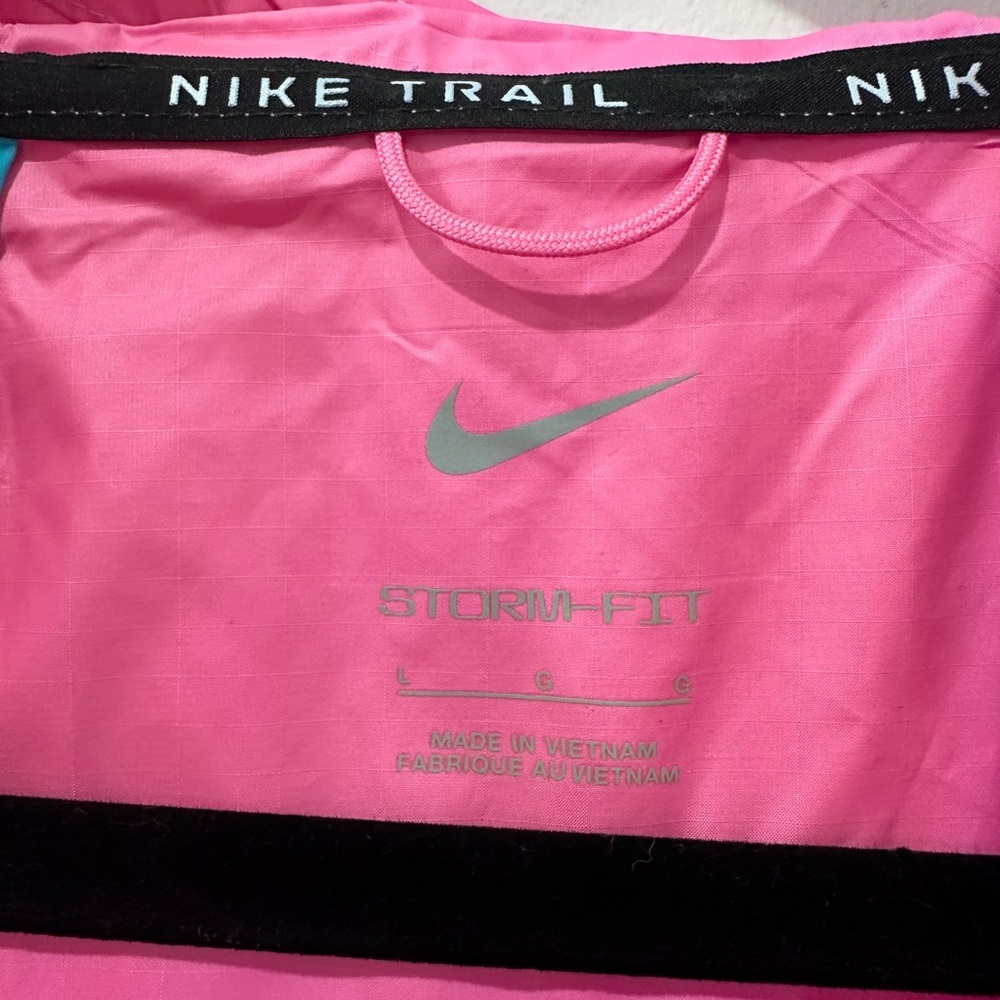 Nike Women’s Shield Trail Running Jacket - L - Picture 4 of 12
